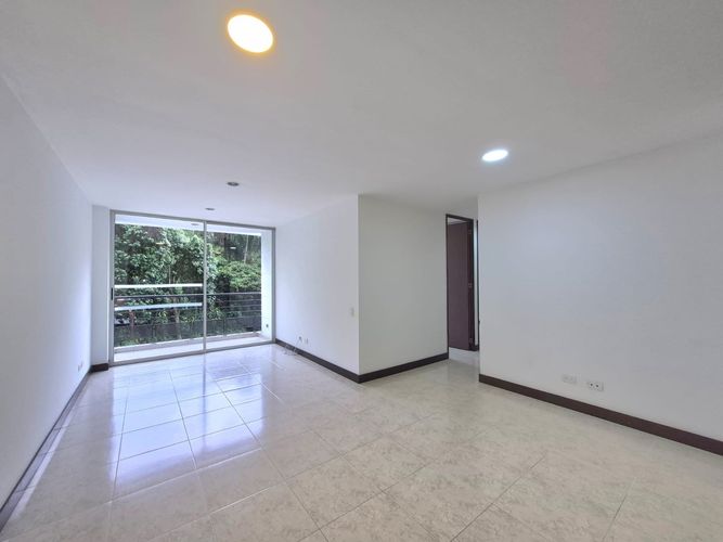 Apartamento de 3 alcobas en venta en La Inmaculada, Envigado, 75 m² · foto 2 de 14