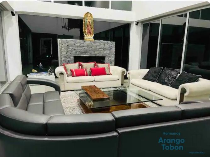 Casa de 4 alcobas en venta en El Retiro · foto 2 de 22