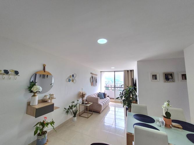 Apartamento de 3 alcobas en venta en Alto De Misael, Envigado, 67 m² · foto 2 de 15