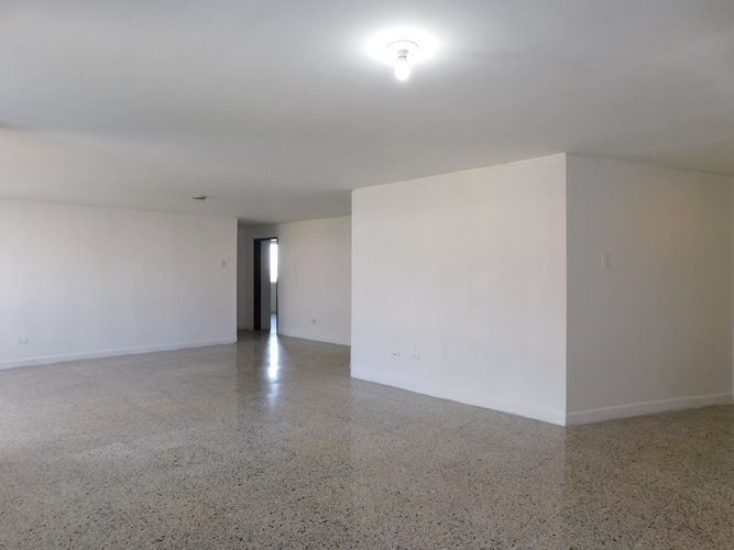 Apartamento de 3 alcobas en venta en Altos Del Prado, Barranquilla, 175 m² · foto 3 de 19