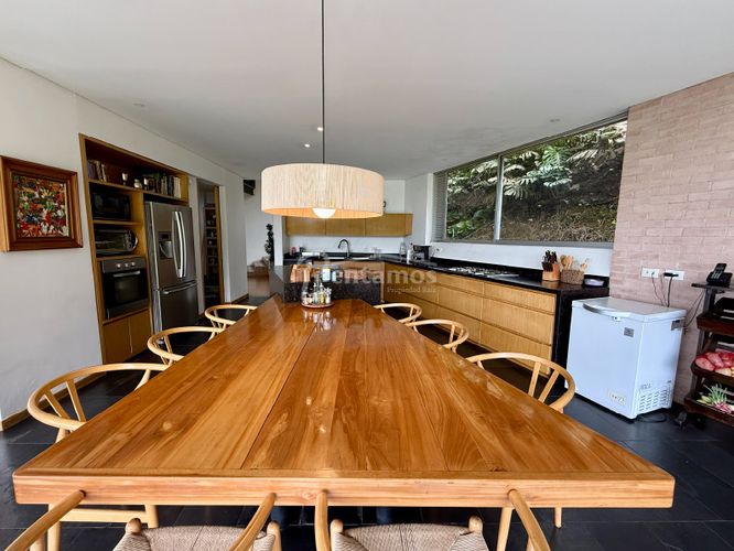 Casa de 4 alcobas en venta en Las Palmas, Medellín, 625 m² · foto 2 de 24