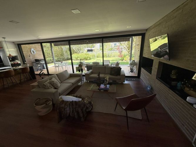 Casa de 3 alcobas en venta en Llano Grande, Rionegro, 240 m² · foto 2 de 23