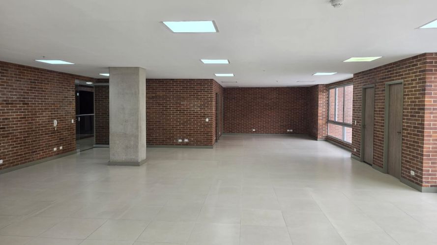 Oficina en arriendo en Castropol, Medellín, 136 m² · foto 3 de 11