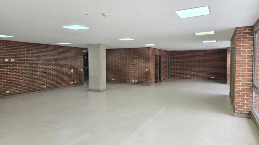 Oficina en arriendo en Castropol, Medellín, 136 m² · foto 4 de 11