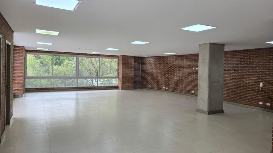 Oficina en arriendo en Castropol, Medellín, 136 m² · foto 5 de 11