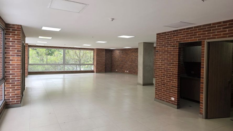 Oficina en arriendo en Castropol, Medellín, 136 m² · foto 9 de 11