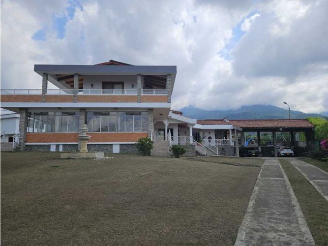 Casa de 7 alcobas en venta en Colombia, Palmira, 470 m² · foto 2 de 21