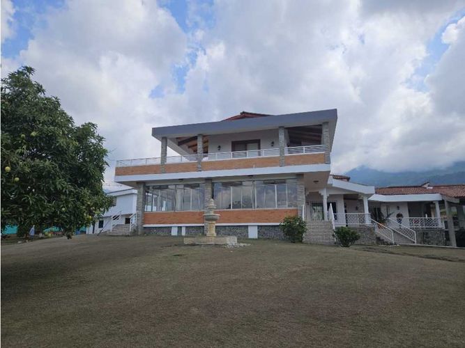 Casa de 7 alcobas en venta en Colombia, Palmira, 470 m² · foto 3 de 21