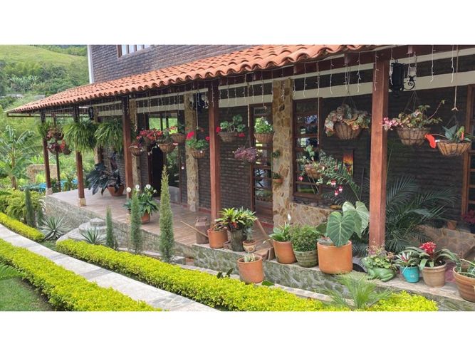 Finca en venta en El Carmen, Cali, 600 m² · foto 2 de 9