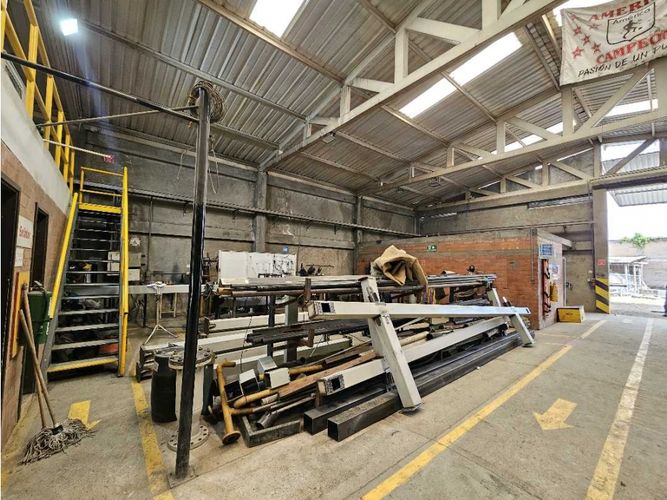 Bodega en venta en Cali, 349 m² · foto 3 de 22