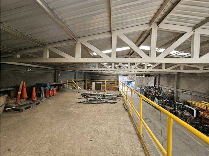 Bodega en venta en Cali, 349 m² · foto 9 de 22