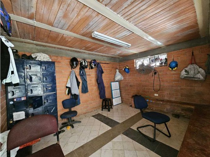 Bodega en venta en Cali, 349 m² · foto 13 de 22