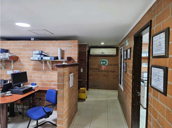 Bodega en venta en Cali, 349 m² · foto 16 de 22