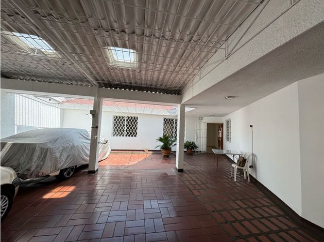 Casa de 3 alcobas en venta en Prados Del Norte, Cali, 299 m² · foto 2 de 18