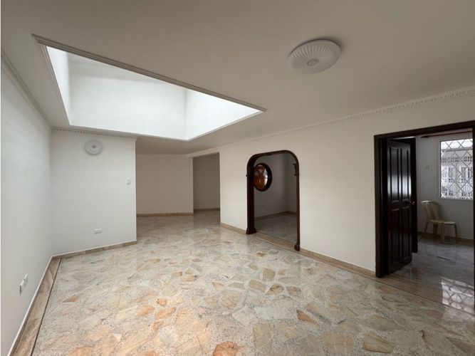 Casa de 3 alcobas en venta en Prados Del Norte, Cali, 299 m² · foto 3 de 18