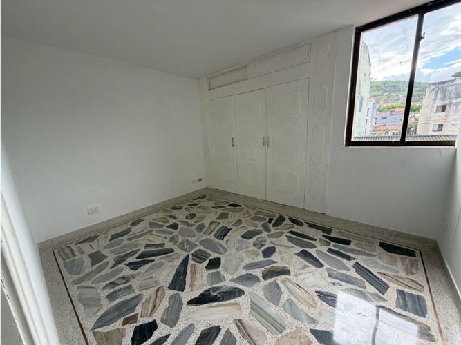 Apartamento de 4 alcobas en venta en Cuarto De Legua - Guadalupe, Cali, 108 m² · foto 5 de 11