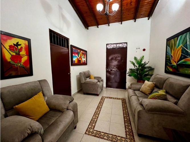 Casa de 5 alcobas en venta en Barrio Nuevo, Palmira, 210 m² · foto 2 de 17
