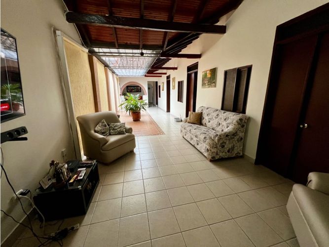 Casa de 5 alcobas en venta en Barrio Nuevo, Palmira, 210 m² · foto 3 de 17