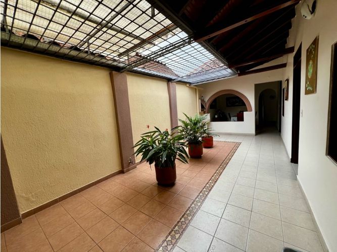 Casa de 5 alcobas en venta en Barrio Nuevo, Palmira, 210 m² · foto 4 de 17
