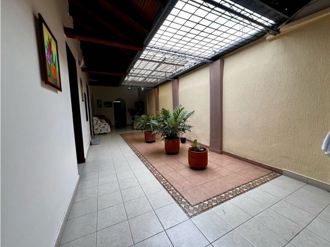 Casa de 5 alcobas en venta en Barrio Nuevo, Palmira, 210 m² · foto 5 de 17