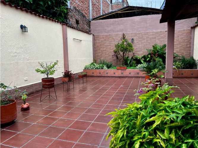 Casa de 5 alcobas en venta en Barrio Nuevo, Palmira, 210 m² · foto 11 de 17