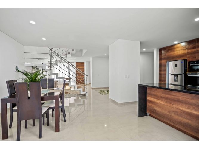 Casa de 4 alcobas en venta en Alfaguara, Jamundí, 270 m² · foto 2 de 8