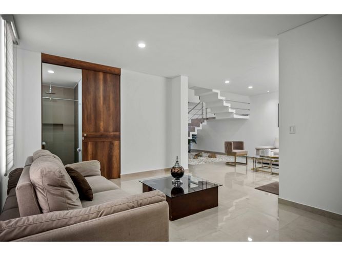 Casa de 4 alcobas en venta en Alfaguara, Jamundí, 270 m² · foto 3 de 8
