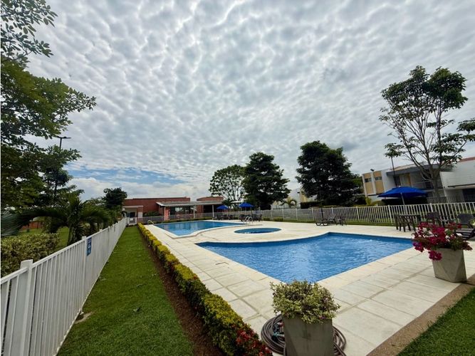 Casa de 4 alcobas en venta en El Castillo, Cali, 186 m² · foto 2 de 24