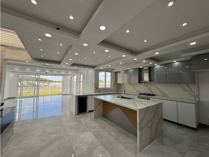 Casa de 3 alcobas en venta en El Castillo, Jamundí, 139 m² · foto 2 de 19