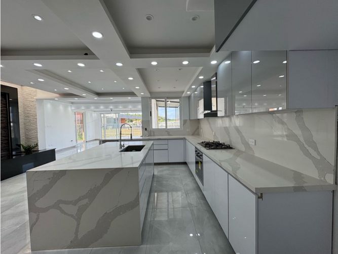 Casa de 3 alcobas en venta en El Castillo, Jamundí, 139 m² · foto 4 de 19