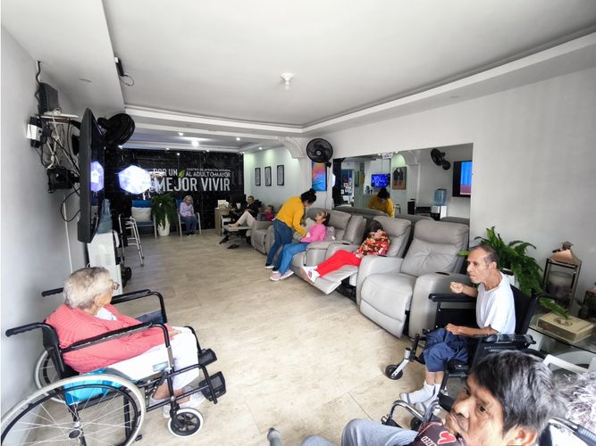 Casa de 16 alcobas en venta en Santo Domingo, Cali, 600 m² · foto 2 de 24