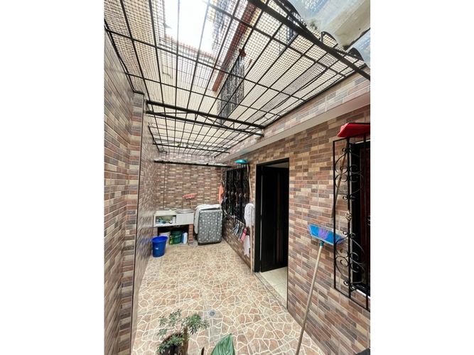 Casa de 8 alcobas en venta en La Flora, Cali, 420 m² · foto 12 de 17