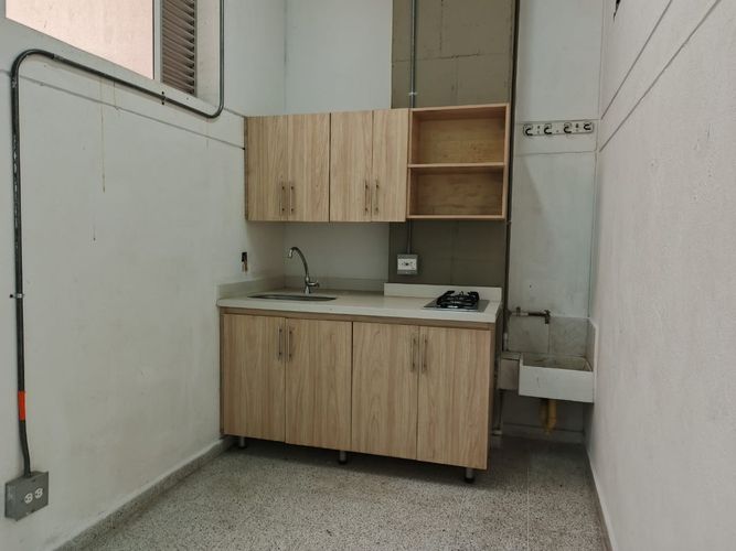 Bodega en arriendo en San Bernardo, Medellín, 200 m² · foto 2 de 11
