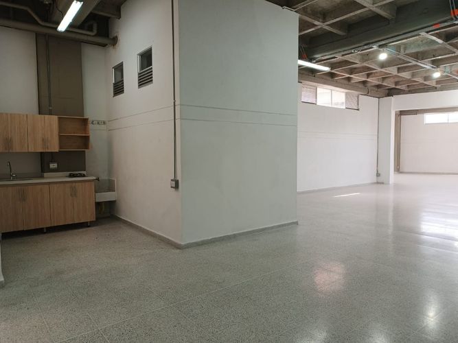 Bodega en arriendo en San Bernardo, Medellín, 200 m² · foto 3 de 11