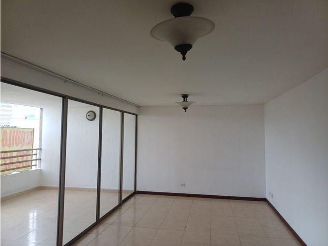 Apartamento de 4 alcobas en venta en La Flora, Cali, 125 m² · foto 2 de 12
