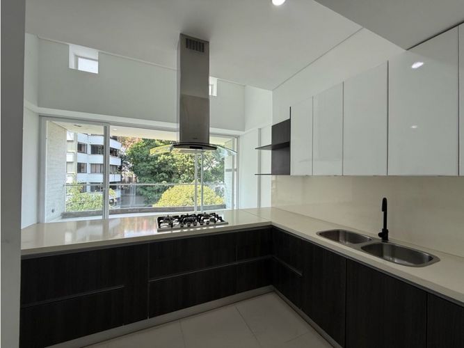 Apartamento de 3 alcobas en venta en Bellavista, Cali, 272 m² · foto 3 de 19
