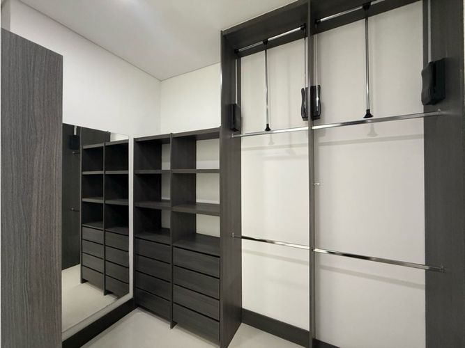 Apartamento de 3 alcobas en venta en Bellavista, Cali, 272 m² · foto 8 de 19
