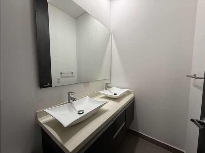 Apartamento de 3 alcobas en venta en Bellavista, Cali, 272 m² · foto 9 de 19