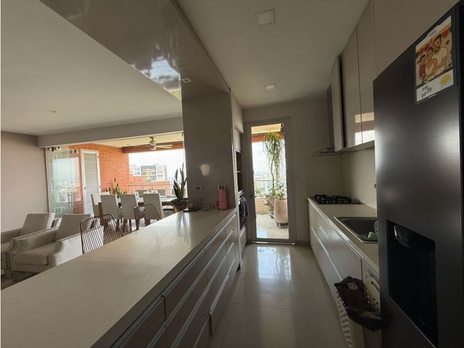 Apartamento de 3 alcobas en venta en Cristales, Cali, 360 m² · foto 5 de 22