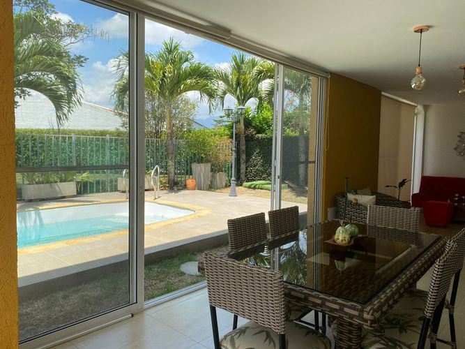 Casa de 3 alcobas en venta en El Castillo, Jamundí, 240 m² · foto 2 de 17