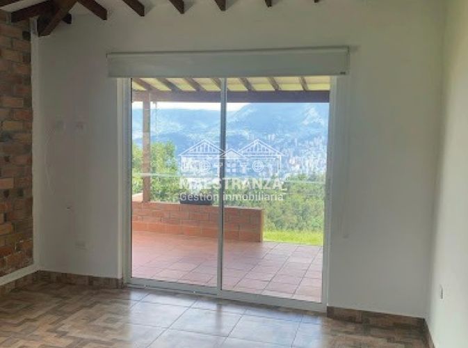 Casa de 4 alcobas en venta en Altavista, Medellín, 1000 m² · foto 2 de 16