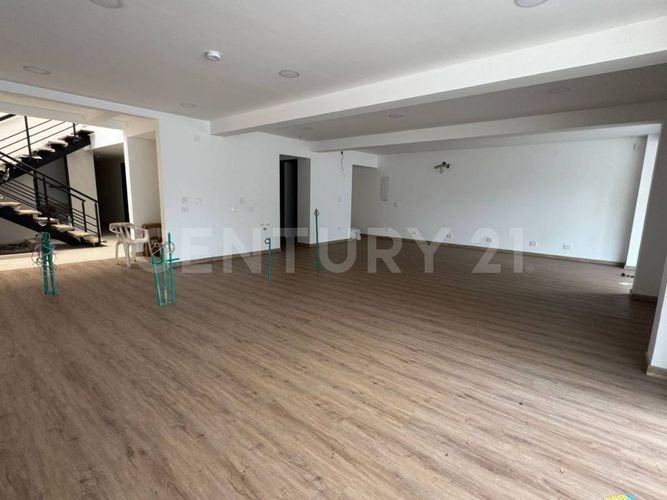 Edificio en arriendo en Maizaro, Villavicencio, 700 m² · foto 2 de 12