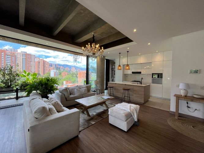 Apartamento de 3 alcobas en venta en Las Lomas, Medellín, 242 m² · foto 2 de 22