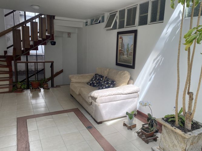 Casa de 7 alcobas en venta en Alhambra, Bogotá, 550 m² · foto 2 de 21
