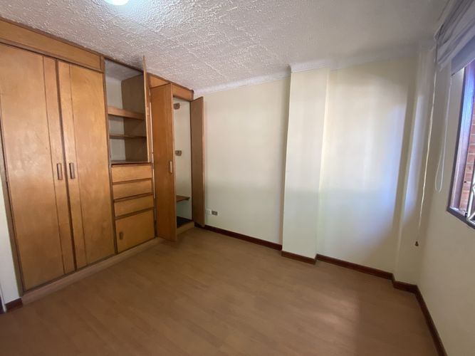 Casa de 7 alcobas en venta en Alhambra, Bogotá, 550 m² · foto 3 de 21