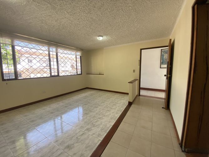 Casa de 7 alcobas en venta en Alhambra, Bogotá, 550 m² · foto 4 de 21