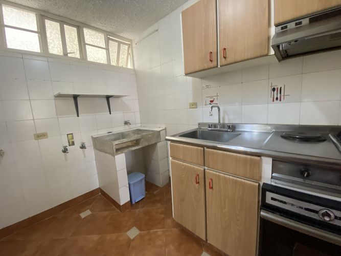 Casa de 7 alcobas en venta en Alhambra, Bogotá, 550 m² · foto 7 de 21