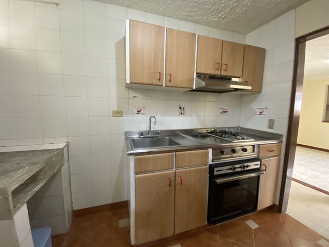 Casa de 7 alcobas en venta en Alhambra, Bogotá, 550 m² · foto 13 de 21