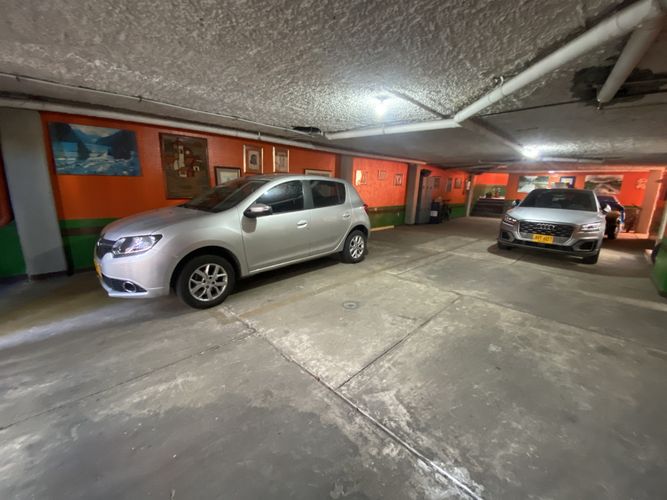 Casa de 7 alcobas en venta en Alhambra, Bogotá, 550 m² · foto 15 de 21