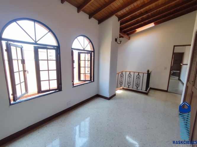 Apartamento de 3 alcobas en venta en La Castellana, Medellín, 200 m² · foto 6 de 20